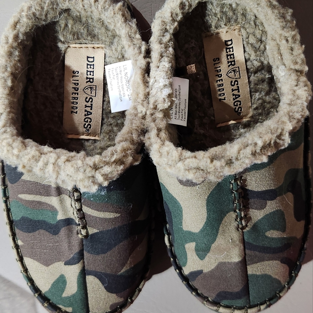 Deer Stags Slipperooz size 2 boys